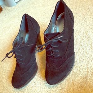 Audrey Brooke size 7.5 Suede 3 inch heel